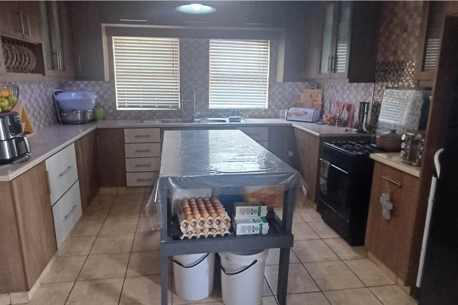 3 Bedroom Property for Sale in Pacaltsdorp Western Cape